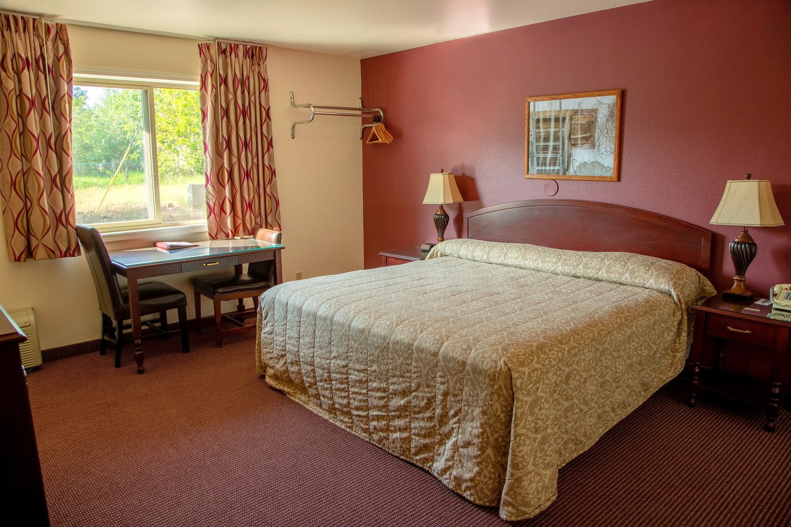 Classic King guest room at Abbycreek Inn