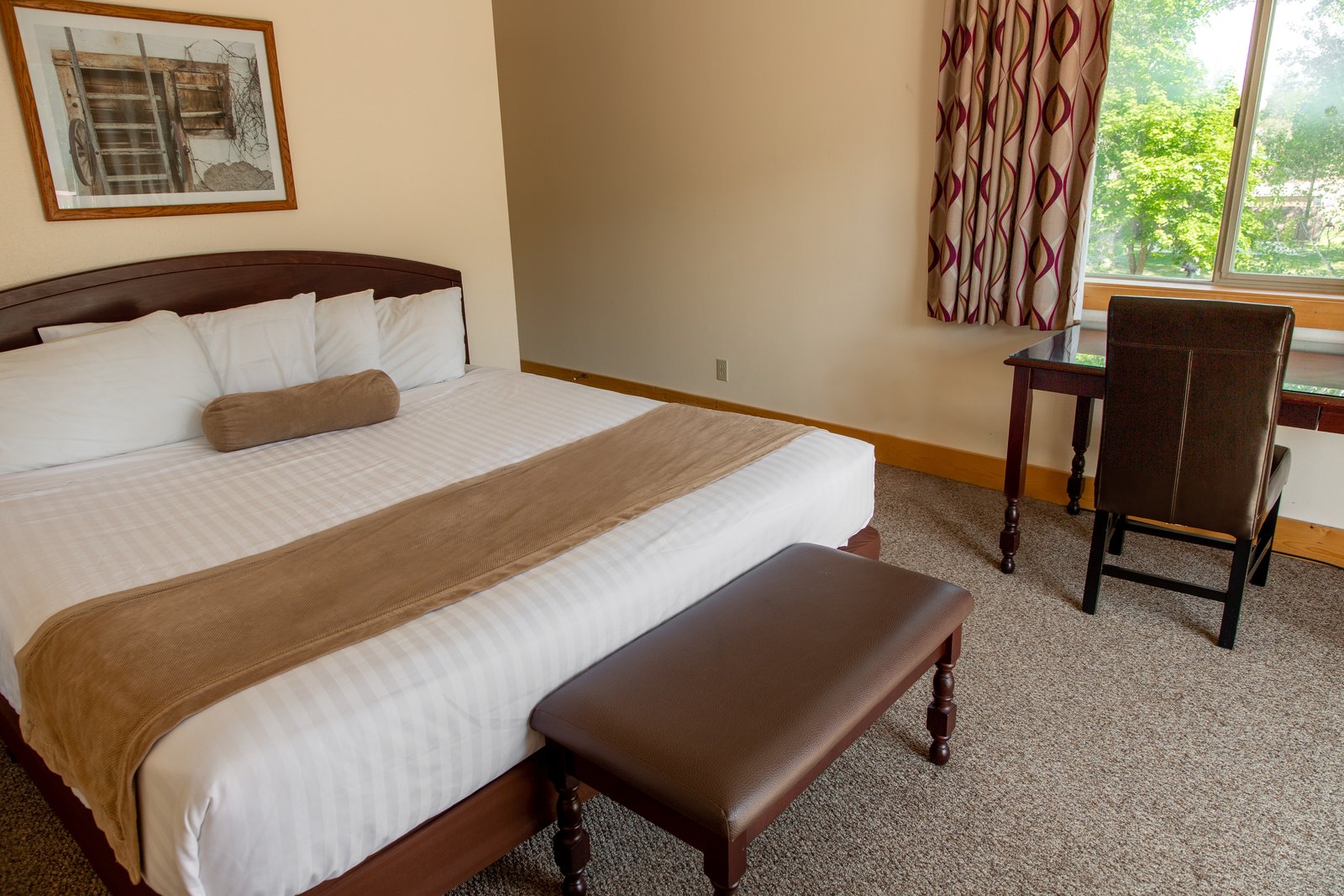 Deluxe King Suite with Kitchen guest room at Abbycreek Inn